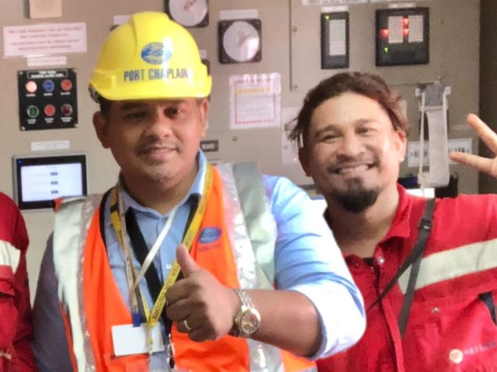 Chaplain Retchie with Engineer seafarers