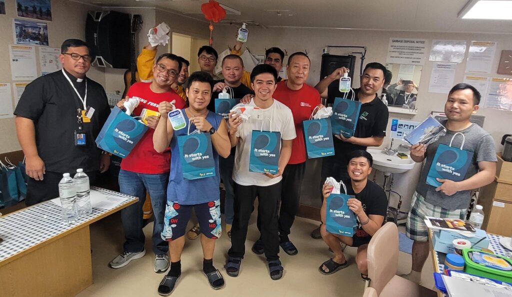 Seafarers with gift bags June 2024